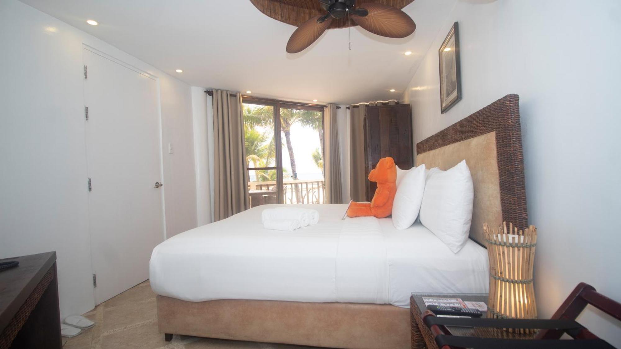 Ambassador In Paradise Balabag  Exterior photo A bedroom at the Hilton San Diego Bayfront